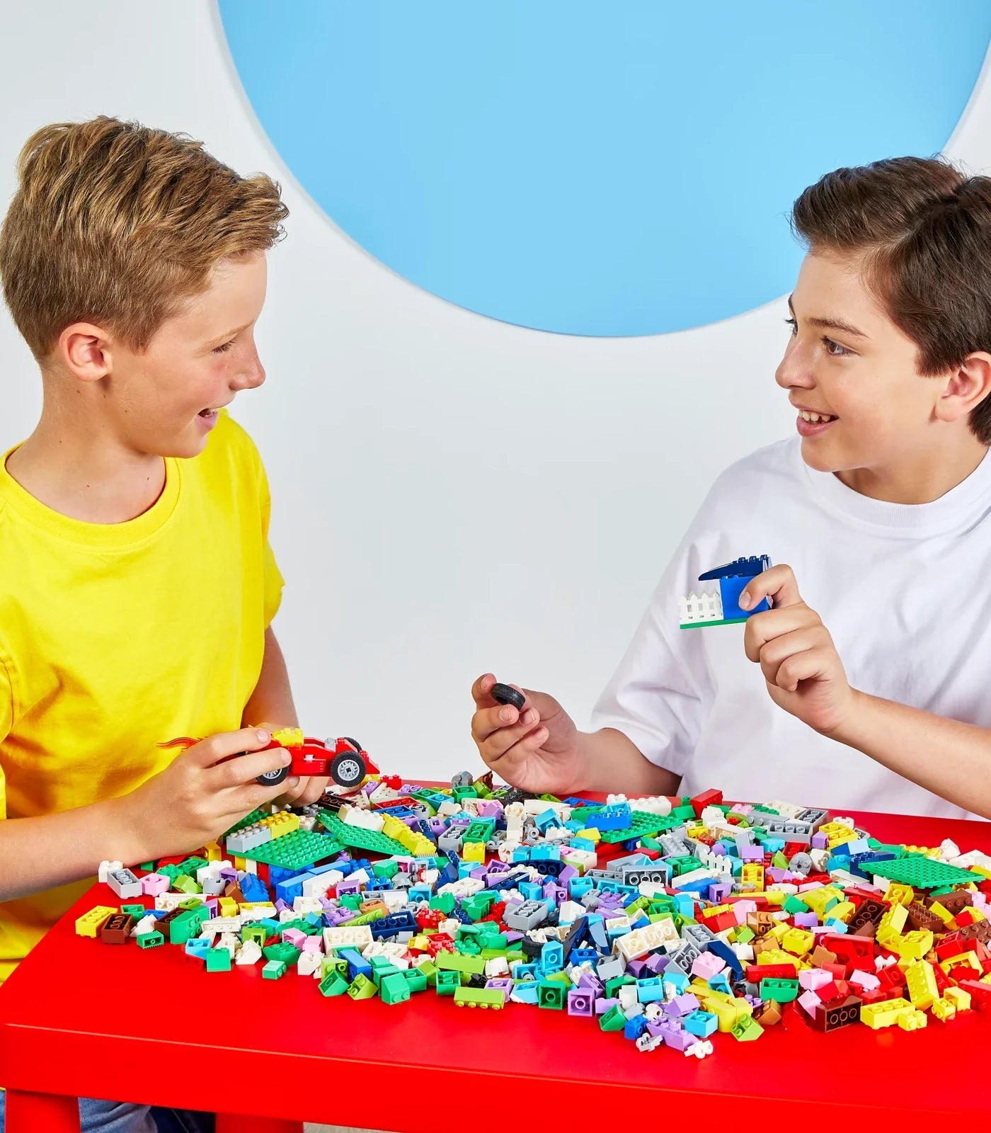 ZURU MAX Build Construction Egg Capsule 40+ Bricks